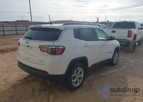 2024 Jeep Compass Latitude 4X4 z USA, uszkodzony, nr VIN 3C4NJDBN1RT122594